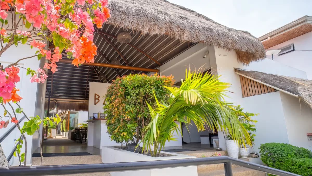 Panglao Hotels: How to Choose Between a Resort and a Villa